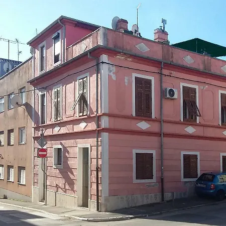 In Centre With Huge Terace * Pula