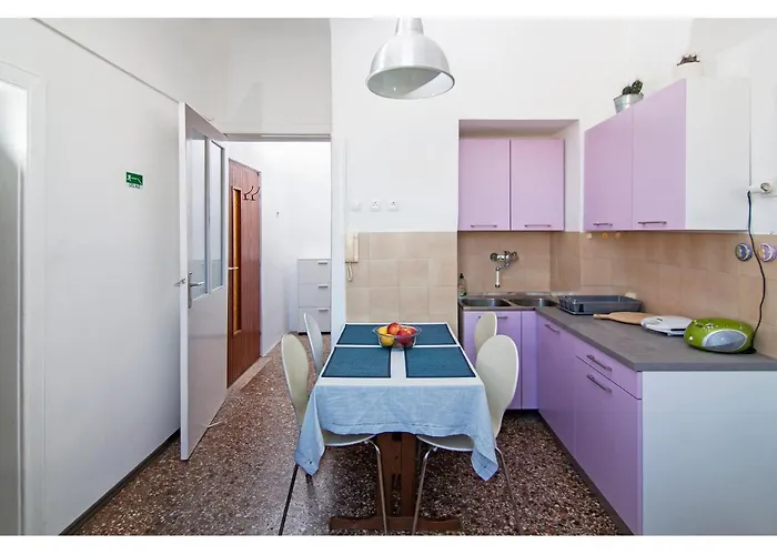 In Centre With Huge Terace 普拉