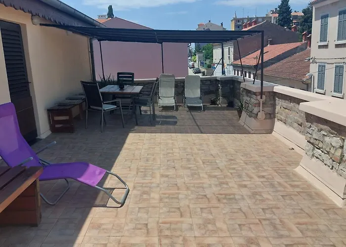 In Centre With Huge Terace * 普拉