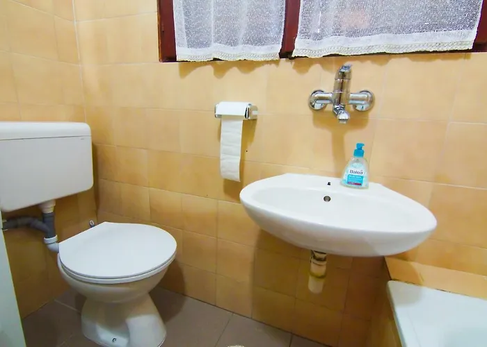 In Centre With Huge Terace * 普拉