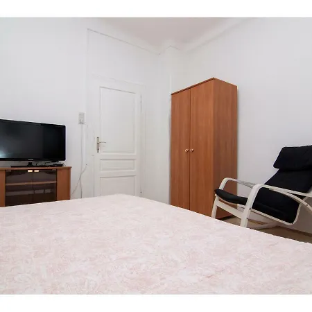 In Centre With Huge Terace Apartament Pula